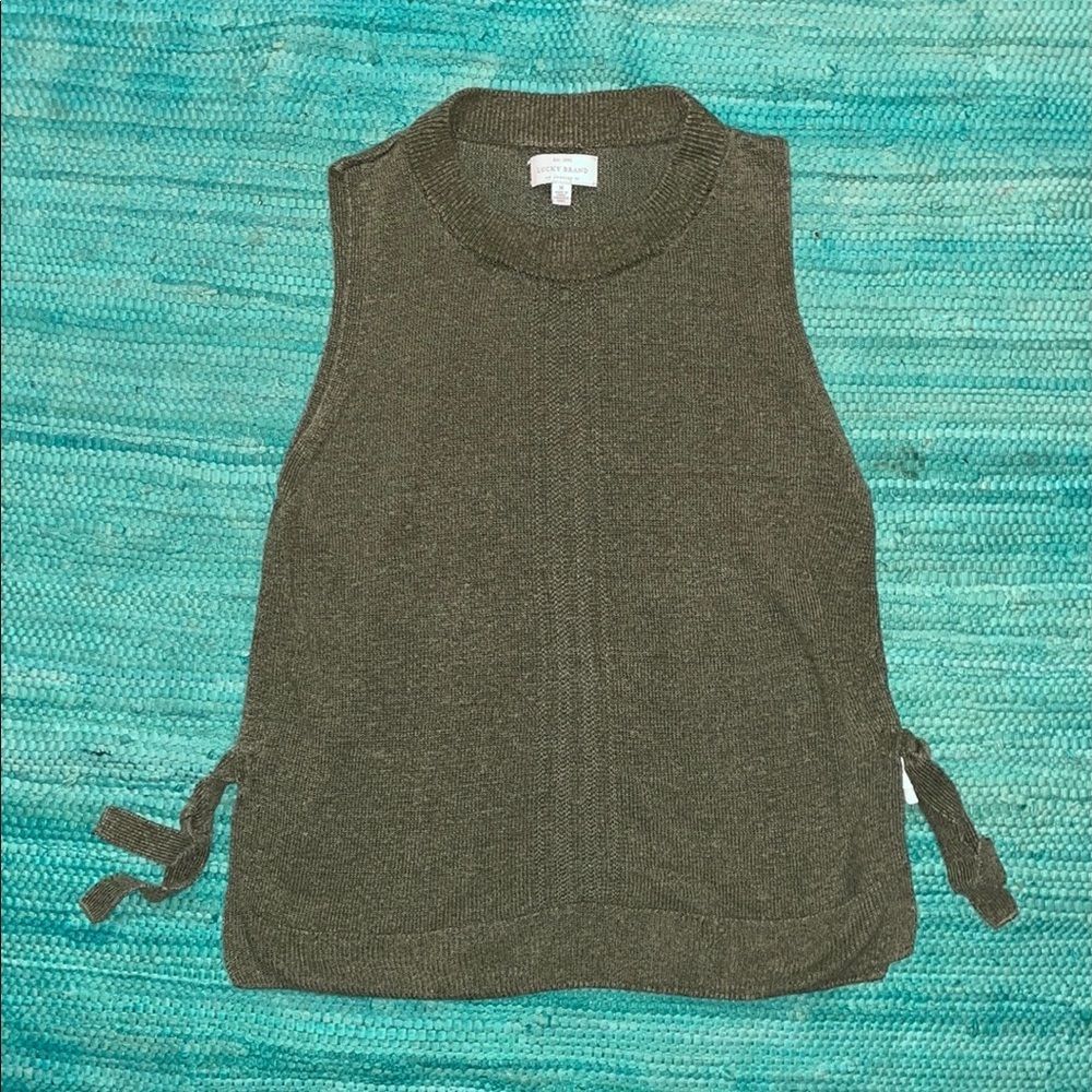 Lucky brand knot green top, side ties, fits Sm